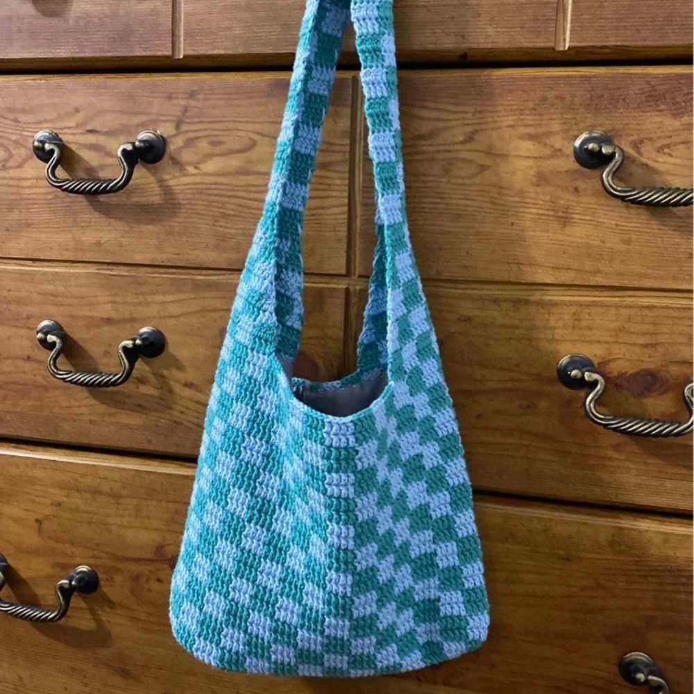 Crochet checkered bag